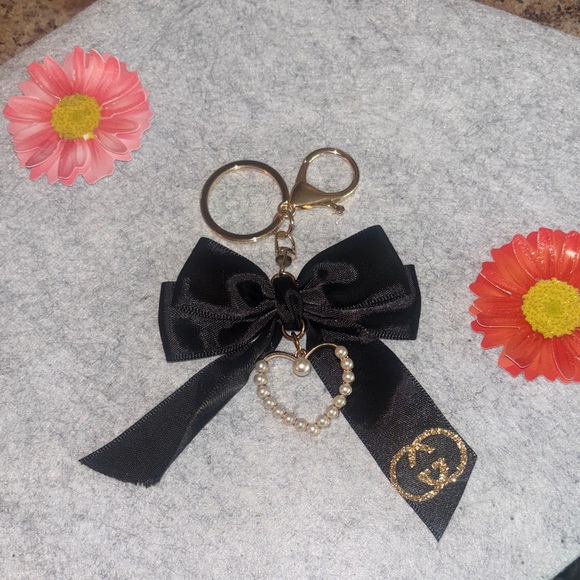 No Brand Accessories - Keychain or Purse Charm with Pearl Heart Charm with the Initials GG